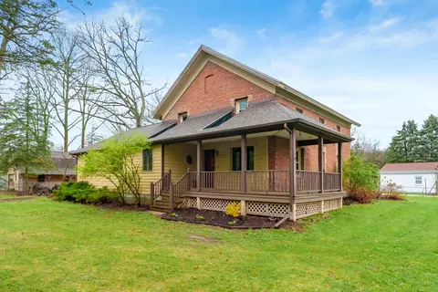 10518 Stadium Dr, Kalamazoo, MI 49009