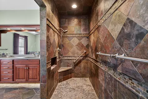 Bath - 6231 Moon Lake Rd, Jackson, MI 49201 photo 5 of 6