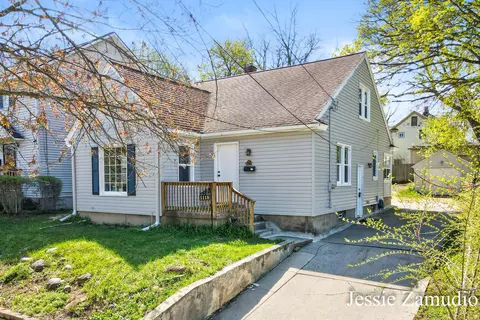1118 Dunham St SE, Grand Rapids, MI 49506