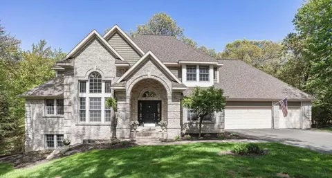 7023 Dunloe Ct, Belmont, MI 49306