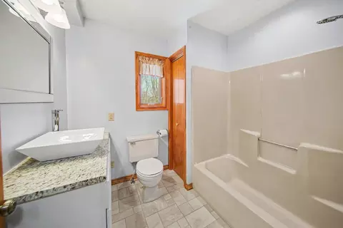 Bath - 1235 Winifred St, Jackson, MI 49202 photo 2 of 3