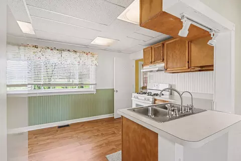 Kitchen - 64420 Constantine Rd, Constantine, MI 49042 photo 2 of 4