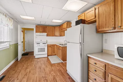 Kitchen - 64420 Constantine Rd, Constantine, MI 49042 photo 4 of 4