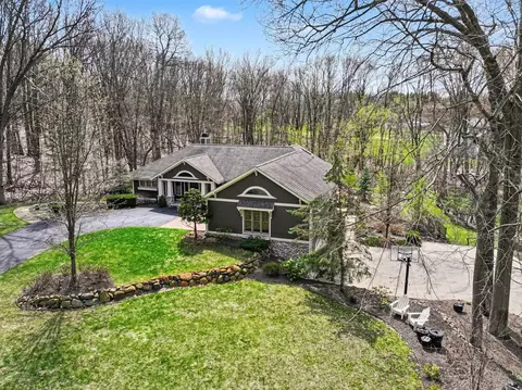 3950 Canyon Creek Dr SW, Grand Rapids, MI 49534