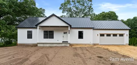 2336 Macarthur Rd, Muskegon, MI 49442