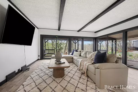 Living - 249 Thurman St, Belding, MI 48809 photo 3 of 4