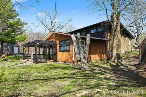 Exterior - 249 Thurman St, Belding, MI 48809 photo 5 of 8