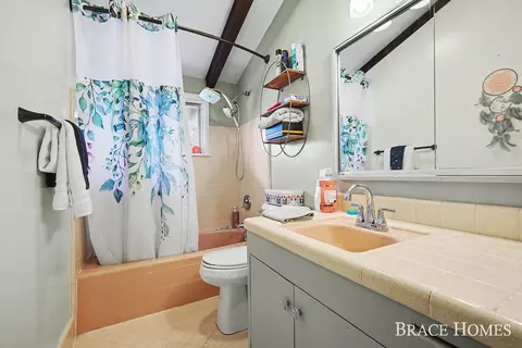 Bath - 249 Thurman St, Belding, MI 48809 photo 1 of 2