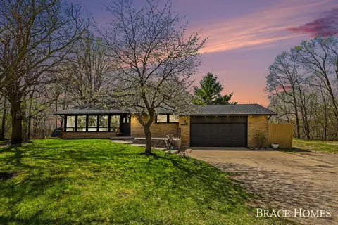 249 Thurman St, Belding, MI 48809