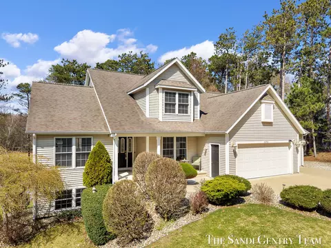 16703 Rich St, Grand Haven, MI 49417