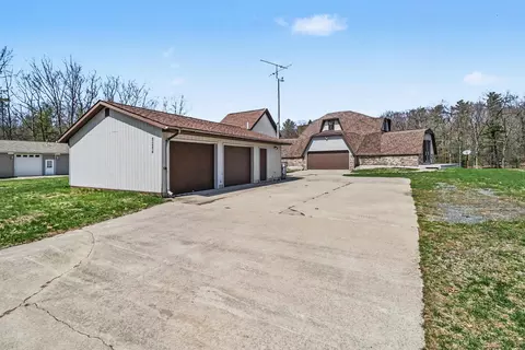 8284 W Lake Holiday Dr, Mears, MI 49436