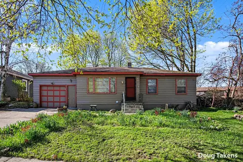 402 Shirley St NE, Grand Rapids, MI 49503