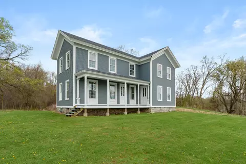 135 Golfview Dr, Plainwell, MI 49080
