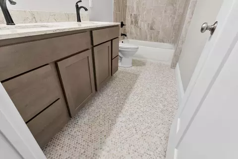 Bath - 135 Golfview Dr, Plainwell, MI 49080 photo 8 of 10
