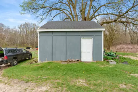 Exterior - 135 Golfview Dr, Plainwell, MI 49080 photo 5 of 7