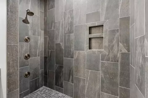 Bath - 135 Golfview Dr, Plainwell, MI 49080 photo 5 of 10