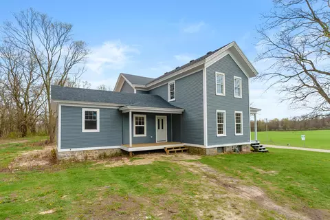 Exterior - 135 Golfview Dr, Plainwell, MI 49080 photo 3 of 7