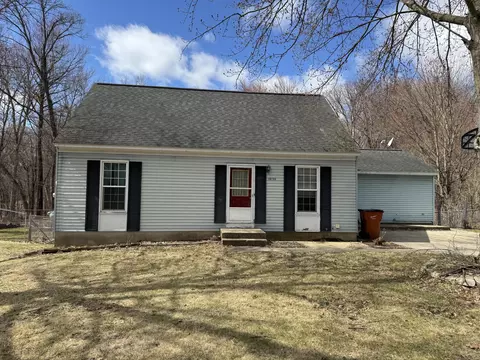 10736 Woodbushe Dr SE, Lowell, MI 49331