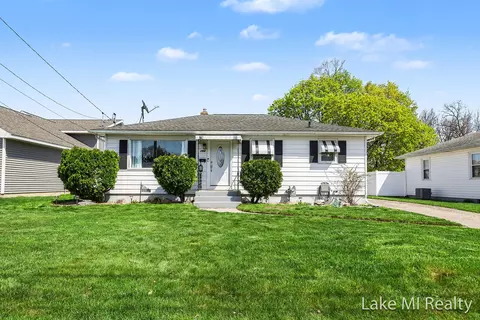 2884 Meyer Ave SW, Wyoming, MI 49519