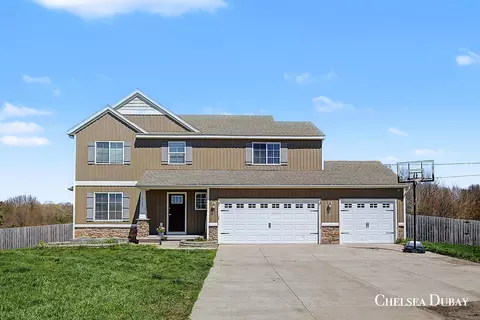 4125 Kroes St NE, Rockford, MI 49341