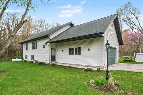 29542 Priest St, Dowagiac, MI 49047