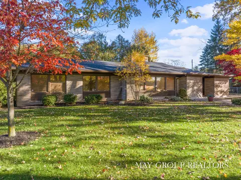 2727 Cascade Rd SE, Grand Rapids, MI 49506