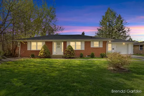 1880 Lynne Ln NW, Grand Rapids, MI 49504