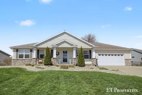 6213 Sheldon Dr, Hudsonville, MI 49426