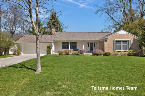 640 Plymouth Dr, North Muskegon, MI 49445