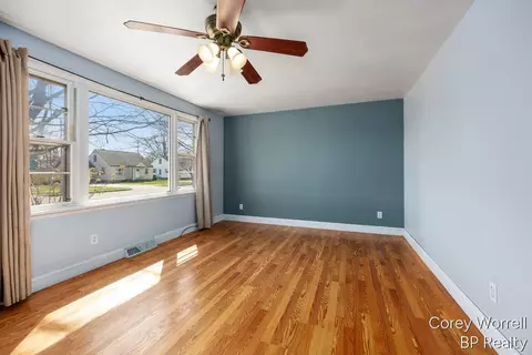 1427 Grant Ave, Grand Haven, MI 49417
