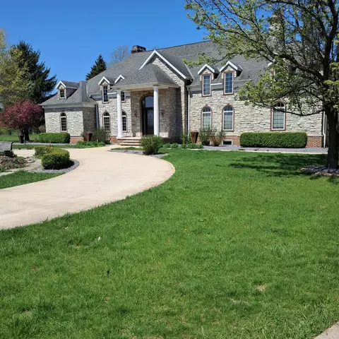 25510 Harris St, Edwardsburg, MI 49112