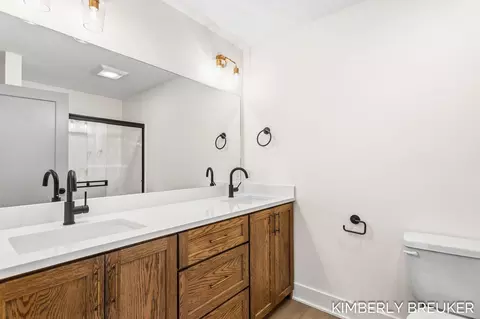 Bath - 11767 Everett Ave, Allendale, MI 49401 photo 1 of 3