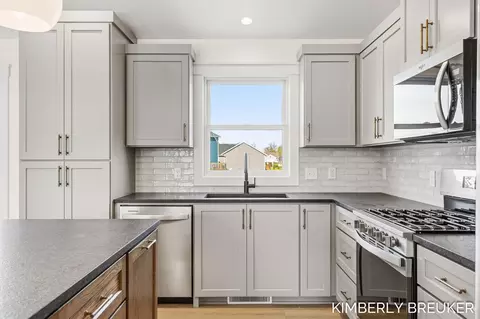 Kitchen - 11767 Everett Ave, Allendale, MI 49401 photo 4 of 4