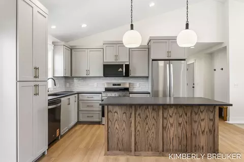 Kitchen - 11767 Everett Ave, Allendale, MI 49401 photo 2 of 4