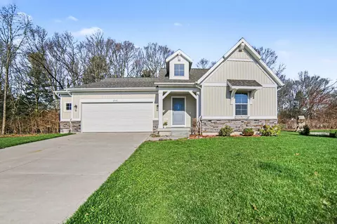 2041 Juniper Cir, Muskegon, MI 49445