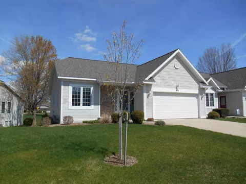 49 Newcastle Dr, Zeeland, MI 49464