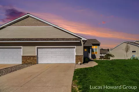 1249 S Village Cir, Kalamazoo, MI 49009