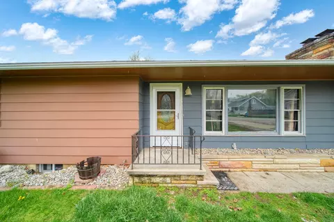 Exterior - 220 Meadow Ln, Jackson, MI 49203 photo 7 of 8