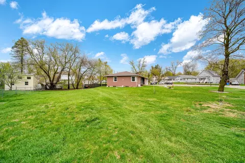 Exterior - 220 Meadow Ln, Jackson, MI 49203 photo 2 of 8