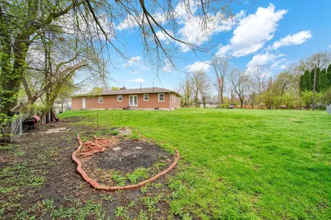 Exterior - 220 Meadow Ln, Jackson, MI 49203 photo 3 of 8
