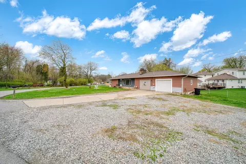 Exterior - 220 Meadow Ln, Jackson, MI 49203 photo 6 of 8