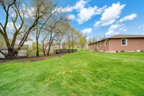 Exterior - 220 Meadow Ln, Jackson, MI 49203 photo 4 of 8