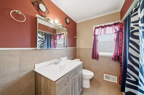 Bath - 220 Meadow Ln, Jackson, MI 49203 photo 1 of 1