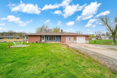 220 Meadow Ln, Jackson, MI 49203