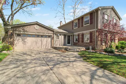 41826 Sunnydale Ln, Northville, MI 48168