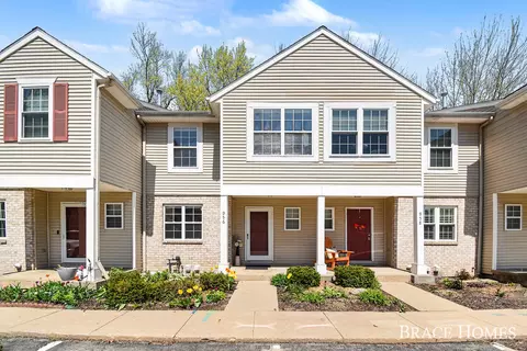 956 Ada Pl Dr SE, Grand Rapids, MI 49546