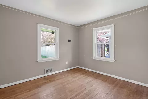 Bedroom - 2325 Maple Dr, Jackson, MI 49203 photo 6 of 7