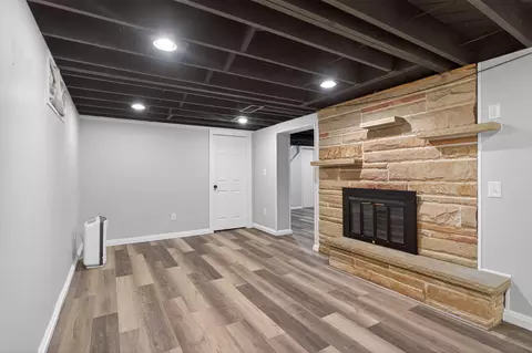 Living - 2325 Maple Dr, Jackson, MI 49203 photo 5 of 5