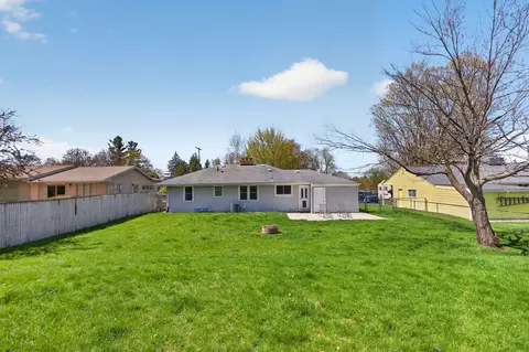 Exterior - 2325 Maple Dr, Jackson, MI 49203 photo 2 of 11
