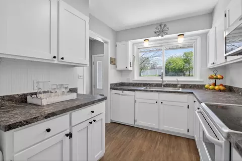 Kitchen - 2325 Maple Dr, Jackson, MI 49203 photo 3 of 4